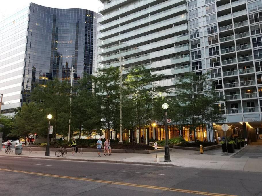 Cn Lovers Toronto Exterior photo