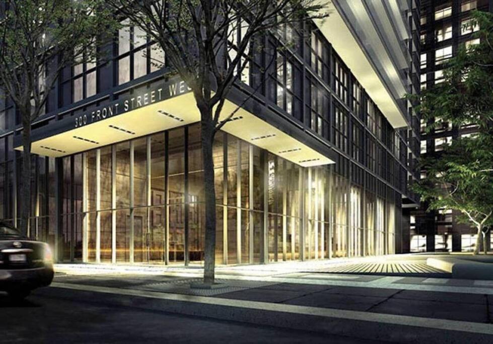 Cn Lovers Toronto Exterior photo
