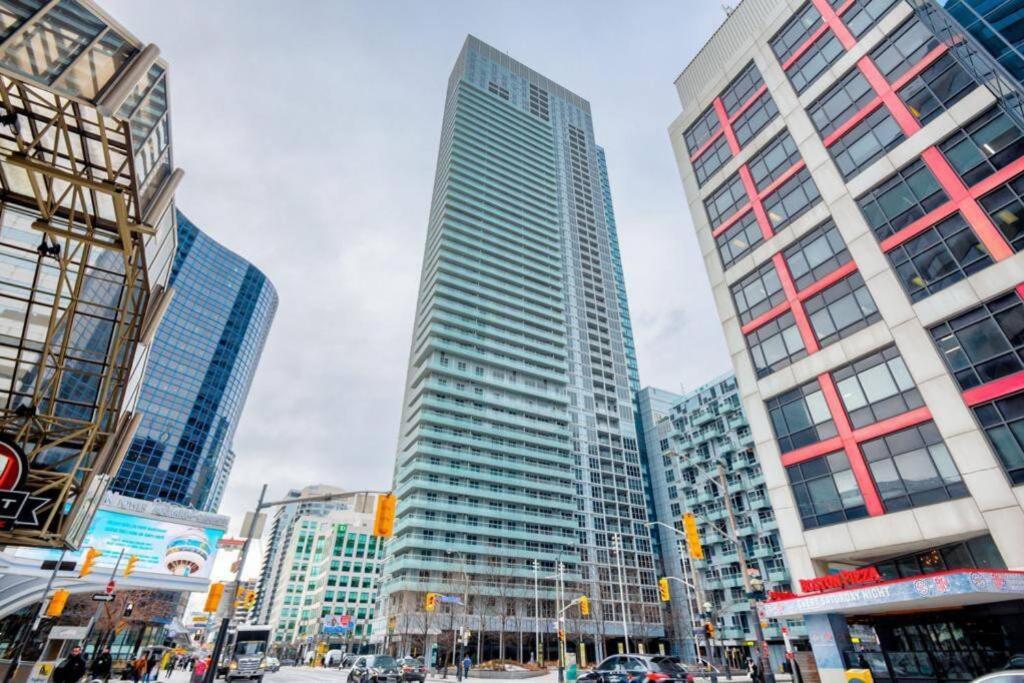 Cn Lovers Toronto Exterior photo