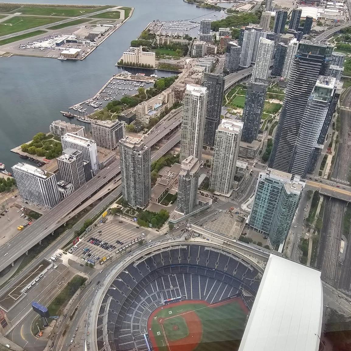 Cn Lovers Toronto Exterior photo